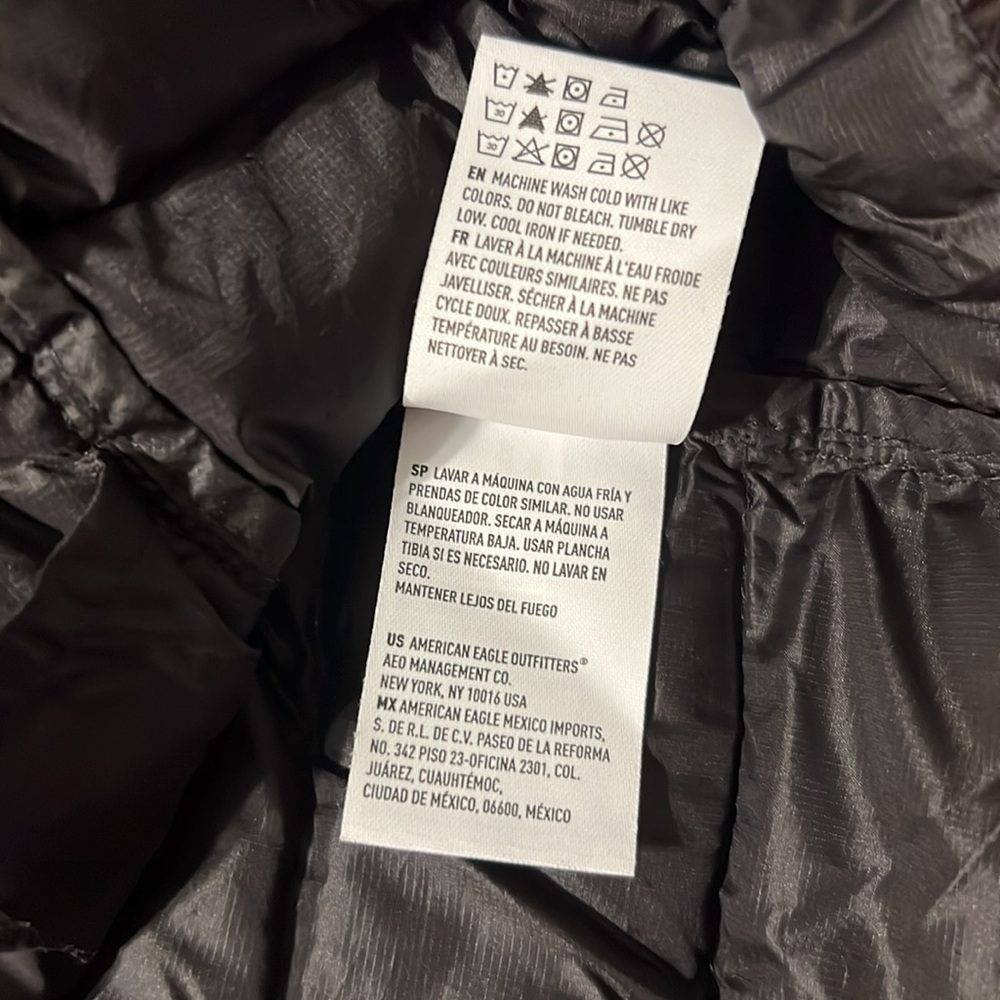 American Eagle black puffer vest men’s size medium two large pockets zip up - Picture 4 of 8